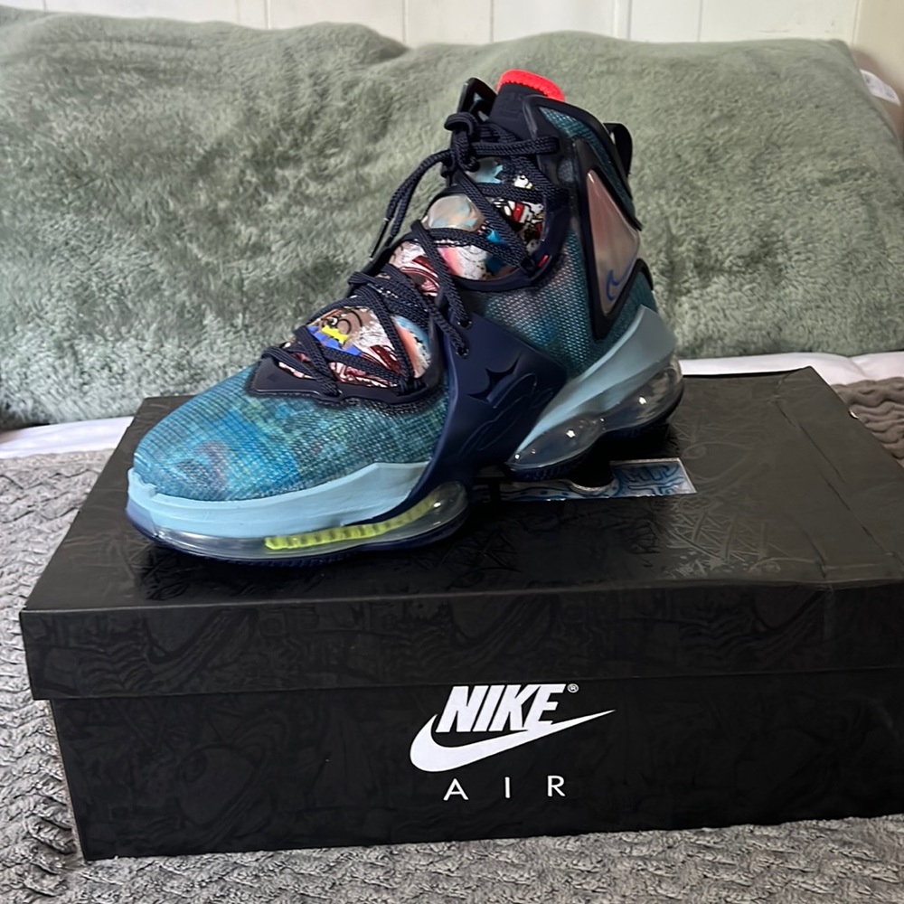 Nike Lebron XIX